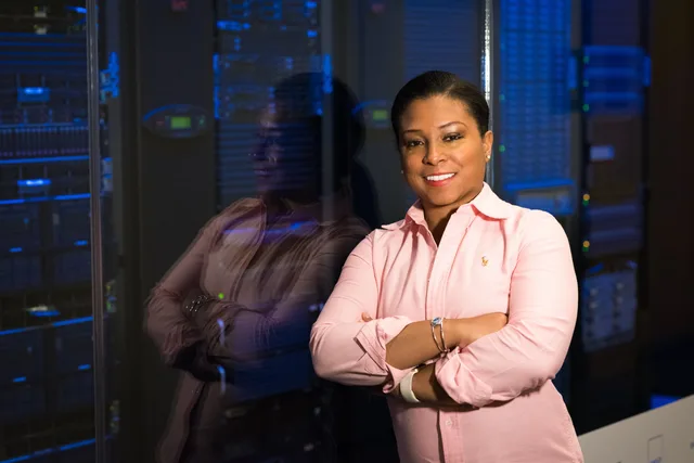 Smiling IT professional with crossed arms in a server room, reflecting her expertise. Four lead network models compared by payment event and buyer risk