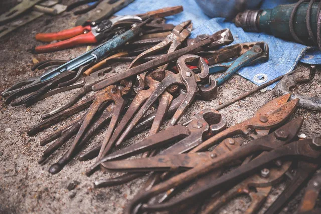 tools, job, carpenter. Bark vs MyBuilder vs Rated People: trade lead fees, refunds and county coverage